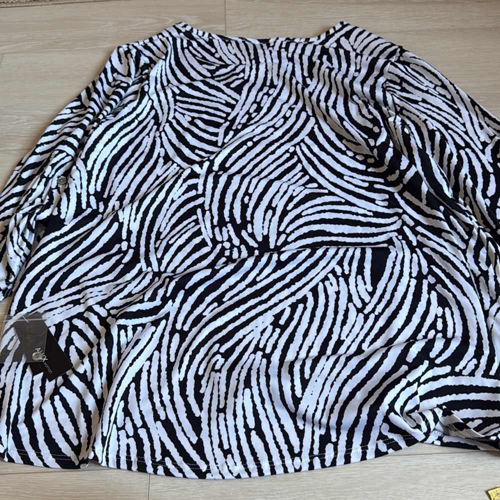 3/$10 Alyx Black and White Zebra Print 3/4 Sleeve Top - Picture 10 of 10